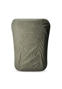 Copertura per zaino di colore verde oliva, repellente all'acqua, con una texture liscia, caratterizzata da un sottile lucido e il logo Kapten & Son in bianco.