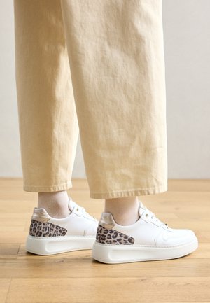 Baskets basses - weiss/puder