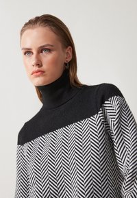 Anna Field Maglione - black/white