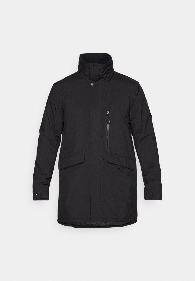 Czarna izolowana kurtka z wysokim kołnierzem, zamek błyskawiczny z przodu i dwiema dużymi kieszeniami z przodu. Posiada kieszeń na zamek błyskawiczny na piersi i gładką fakturę.