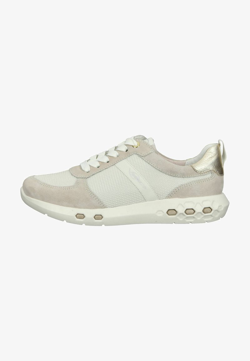 Sneaker made of light beige suede and mesh, featuring a white midsole and gold accents. Laced design with hexagonal tread pattern.