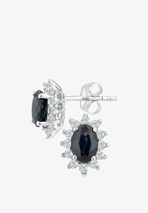 Srebrne kolczyki z owalnym, ciemnoniebieskim kamieniem szlachetnym, otoczone halo przezroczystych kamieni. Misternie wykonane oprawy z zapięciem na sztyft.