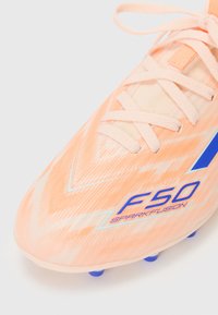 adidas Performance F50 SPARKFUSION LEAGUE UNISEX - Jalkapallokengät kiinteälle alustalle - bliss orange/lucid blue/beam orange