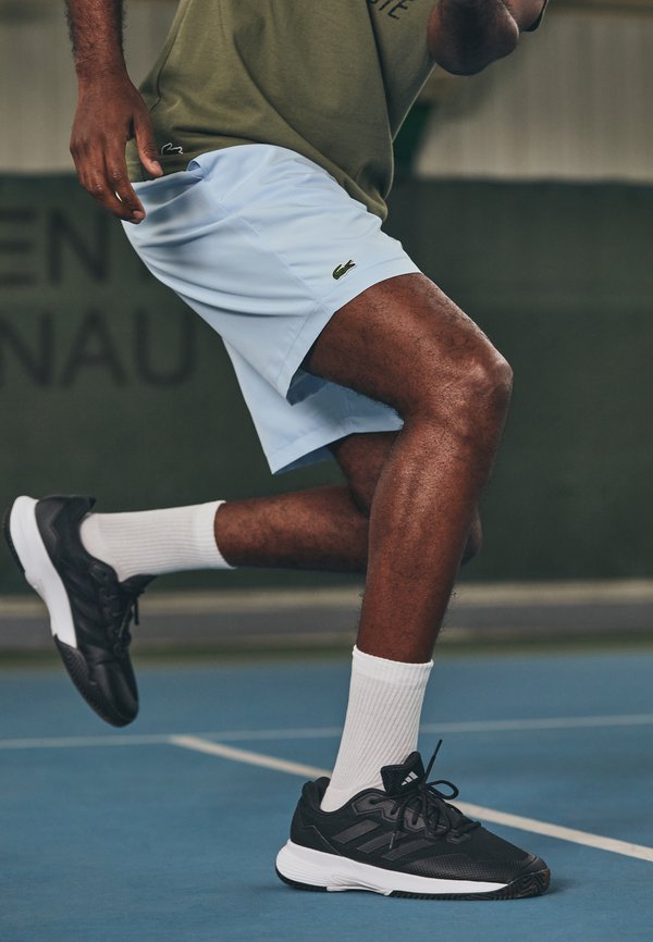 SPORTS SHORTS - Kurze Sporthose - rill