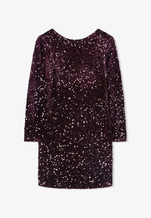 Abito lungo a maniche lunghe di un viola scuro luccicante, coperto di paillettes, con scollatura rotonda e forma aderente.