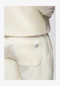 Sélectionné, cream