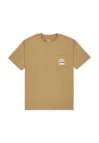 Bruine katoenen t-shirt met korte mouwen, ronde hals en een linkerkant borstzak met een grafisch ontwerp van een landschap en het merkteken.
