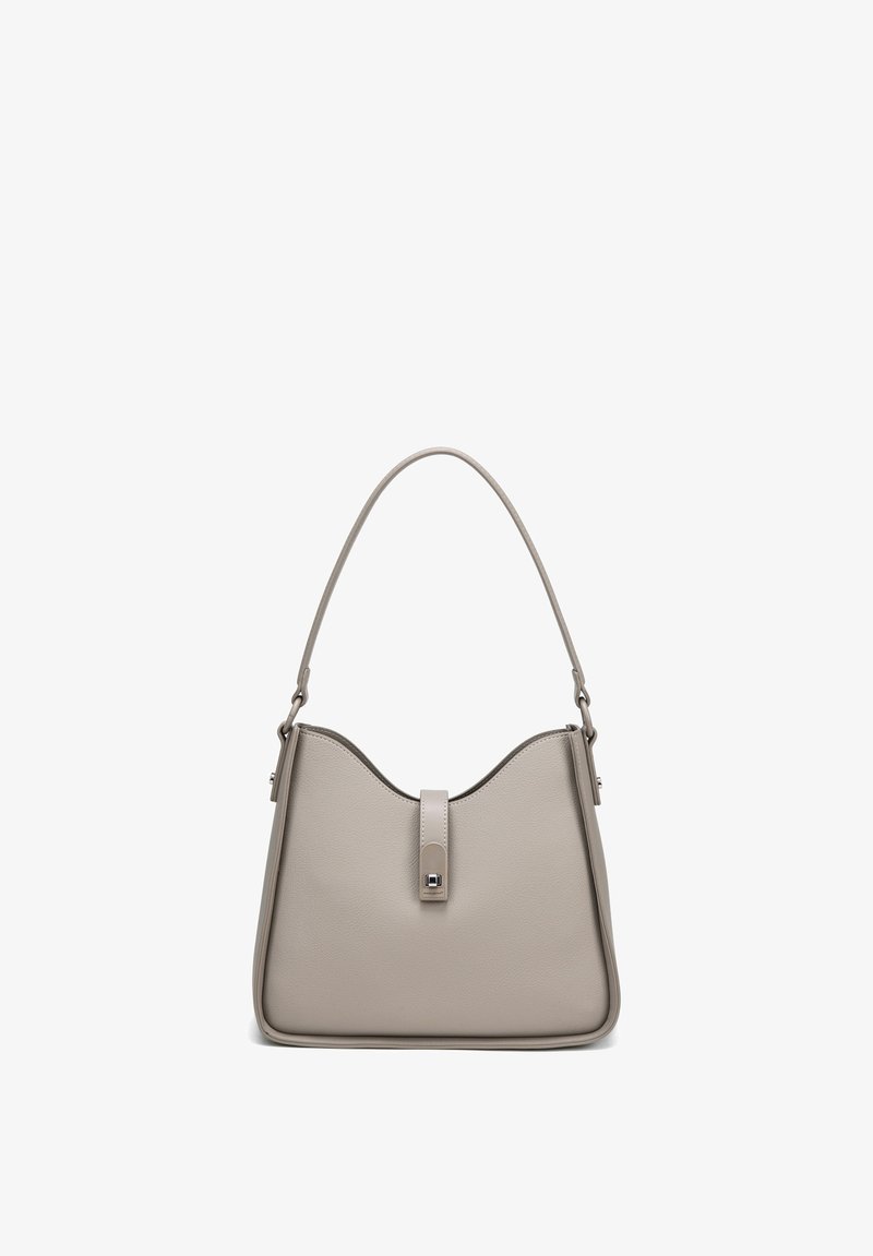Sac à bandoulière en cuir gris clair avec un dessus arrondi et une sangle centrale avec une petite boucle carrée en métal.