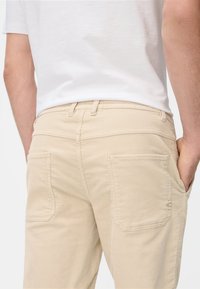 camel active RELAXED FIT - Shorts - oatmeal