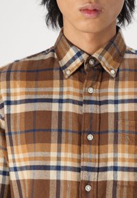 Jack & Jones JPRBLUNORRIS 2 PACK - Camisa - cloud dancer/brown