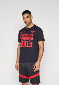Nike Performance NBA CHICAGO BULLS TEE - Klubbklær - black