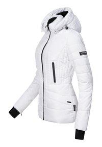 Giacca imbottita bianca con cappuccio. Presenta tasche con zip nere, polsini a costine e un motivo trapuntato testurizzato. Marchio sulla manica.