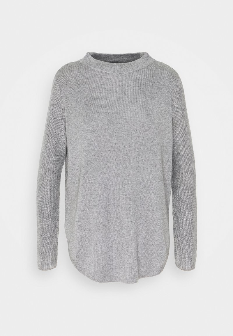 Pull gris clair à col montant, manches longues et ourlet arrondi. Motif tricoté texturé. Matière douce, coupe décontractée.