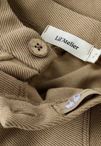 Lil' Atelier REGULAR FIT beżowy
