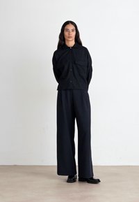 sessùn WILTONIA - Hemdbluse - navy/sand