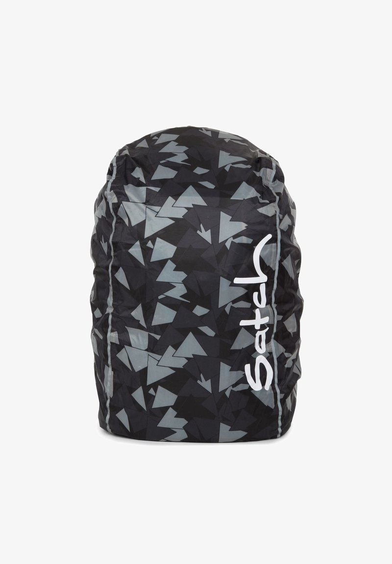 Zaino con un motivo geometrico nero e grigio, realizzato in tessuto leggero con un logo bianco sul lato.