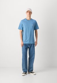 Mads Nørgaard FRODE LOGO TEE - Paprasti marškinėliai - captains blue