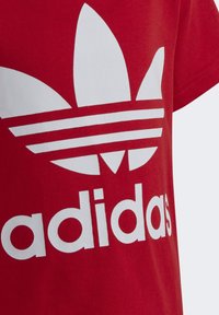 adidas Originals ADICOLOR TREFOIL - Potiskana majica - red