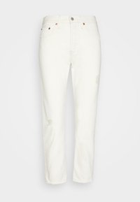 Vaqueros de denim blanco con corte recto, con parches desgastados y dobladillos deshilachados. Cierre de botón y diseño clásico de cinco bolsillos.