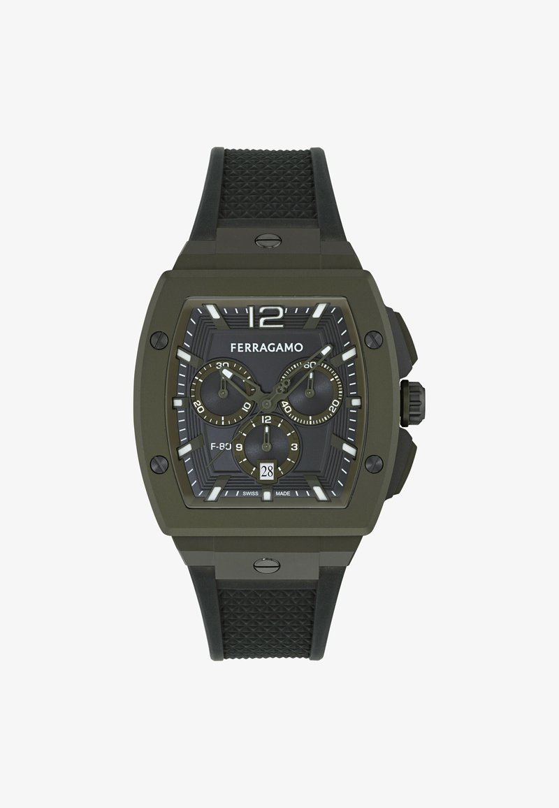 Ruudukujuline must Ferragamo käekell, millel on kolm väikekella, kuupäevaaken kell 6, tekstuuriga must kummirihm ja nähtav kroon paremal.