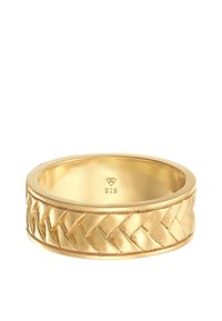 Aukso tono žiedas su tekstūruota nertine raštu, lygiu vidiniu paviršiumi ir spaudinių detalėmis, maždaug 1,3 cm pločio.