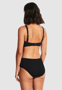 Svart teksturert bikini topp med brede stropper og gulldetaljer, parret med høytlivd svart bikini-bunn, sett bakfra.