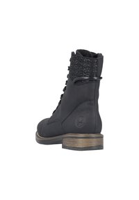 Bottines noires à lacets en cuir avec un panneau tissé texturé en haut, des coutures contrastées et un petit talon en bois.