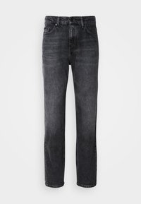 Jeans de mezclilla negra con un corte recto, diseño de cinco bolsillos y cierre de botón. Presentan una textura ligeramente desgastada y trabillas de cinturón estándar.