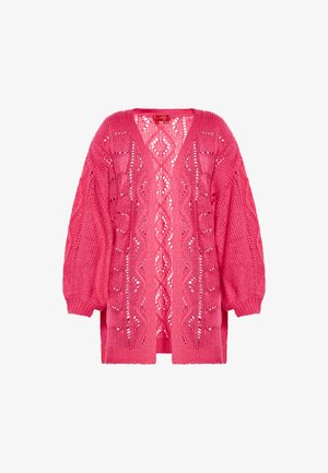 Rosa gestrickte Strickjacke mit V-Ausschnitt, langen Ärmeln und offenem Frontdesign. Das Design umfasst kunstvolle Muster und strukturierte Stoffe.