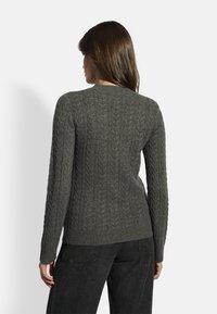Just Cashmere ROUND NECK CABLE - Stickad tröja - mottled anthracite