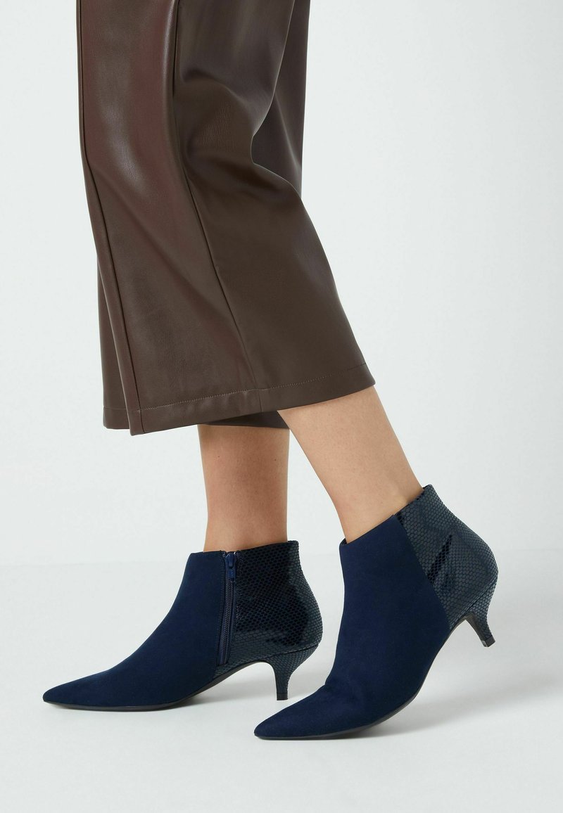 Next FOREVER COMFORT KITTEN HEEL STANDARD - Ankle Boot - navy/blau