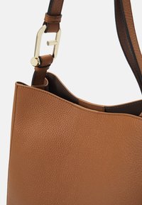 Furla NUVOLA S BUCKET BAG - Sac à main - brown