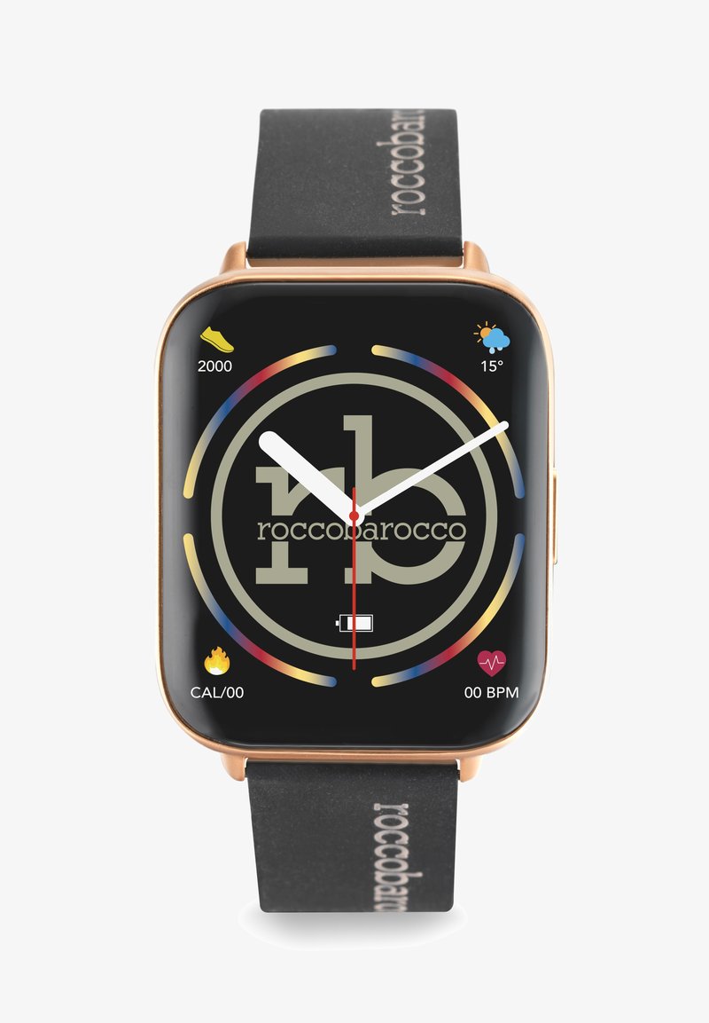 Išmanusis laikrodis su juodu silikono dirželiu ir auksiniais akcentais. Yra skaitmeninis ekranas, rodantis įvairius rodiklius, tokius kaip žingsniai, kalorijos ir širdies ritmas.