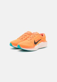 Nike Performance AIR WINFLO 11 - Utcai futócipők - bright mandarin/hyper crimson/dusty cactus/light wild mango/guava ice