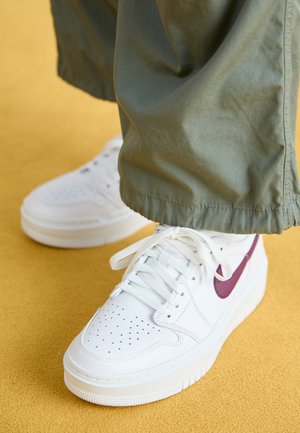 AIR JORDAN 1 ELEVATE - Tossud - white/bordeaux/white onyx