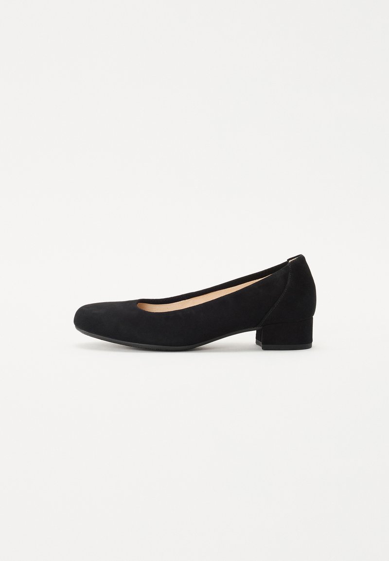 Schwarze Wildleder-Balletschuhe mit runder Spitze, niedrigem Blockabsatz und glattem Innenleben. Verfügt über eine klassische Silhouette und ein minimalistisches Design.