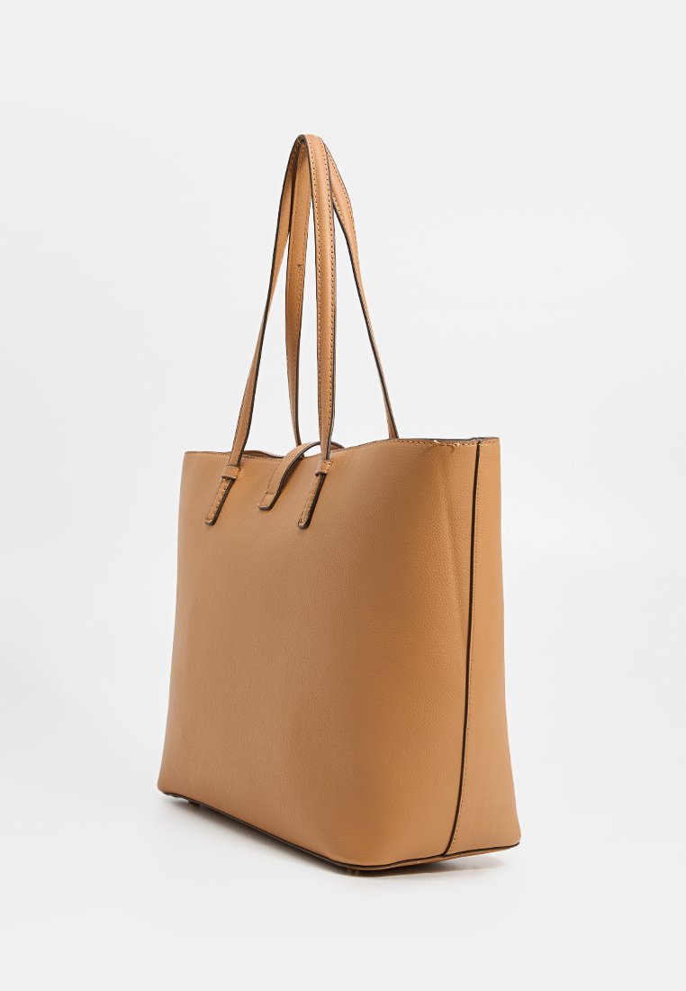 Borsa a tracolla in pelle marrone con doppie spalline, forma rettangolare, texture liscia e hardware minimale, progettata per un uso versatile.