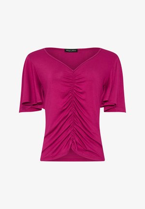 Fuksia paita, joka on valmistettu pehmeästä kankaasta. Siinä on V-muotoinen kaula-aukko, lyhyet hihat ja kerrostetut yksityiskohdat edessä, jotka tuovat lisää tekstuuria ja muotoa.