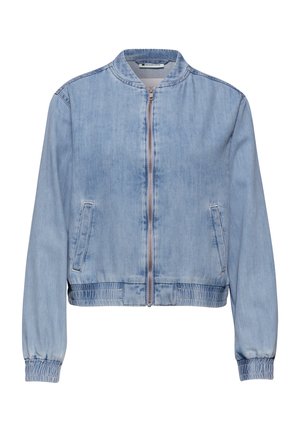 Veste bomber en denim bleu clair avec fermeture éclair frontale, poignets élastiques, deux poches avant et ourlet côtelé, conçue pour un style décontracté.