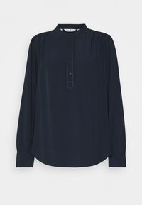 Blusa blu navy a maniche lunghe con colletto alto, pattina con bottoni, dettagli arricciati sulle spalle e polsini larghi.