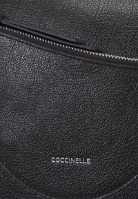 Coccinelle SNUGGIE - Schoudertas - noir