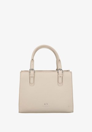 Borsa a tracolla in pelle beige con due manici corti, hardware in argento e finitura testurizzata. Presenta un logo alla base e un design strutturato.