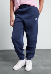 Nike Sportswear CLUB UNISEX - Dresside alumine osa - midnight navy/white