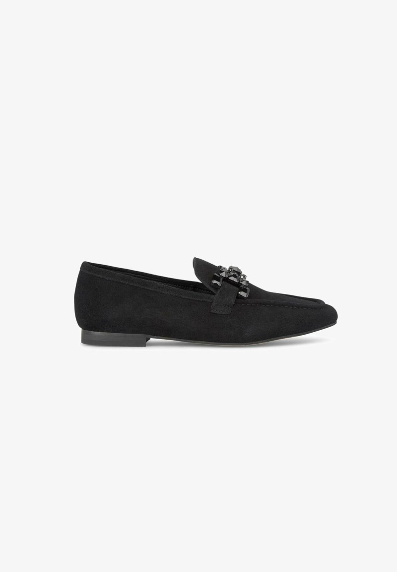 Zwarte suède loafers met een platte hak, voorzien van een decoratieve kraalaccent op de wreef. Slanke silhouet met gestikte details langs de randen.