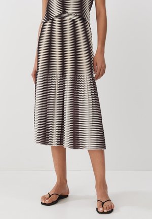 ONORA GRAPHIC - Gonna a pieghe - plum