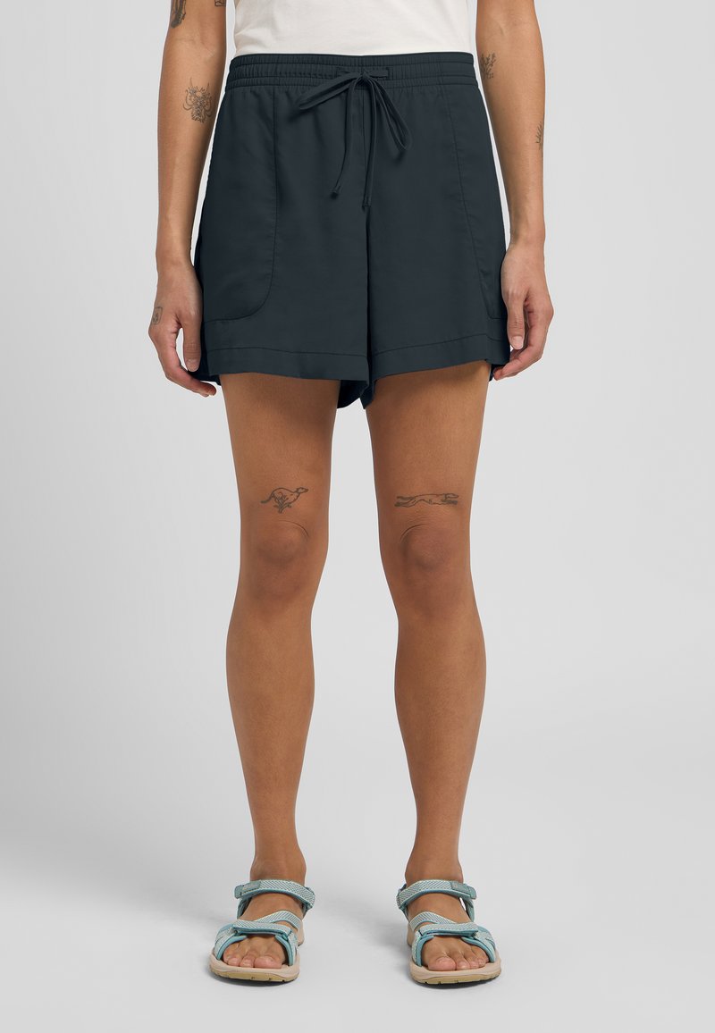 Dunkelblaue Sportshorts mit elastischem Bund, Kordelzug und Vordertaschen, die eine glatte Textur und einen knielangen Schnitt aufweisen.