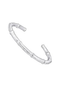 Pulsera de brazo de plata con un diseño en forma de bambú, que presenta un acabado pulido y una sutil textura martillada a lo largo de su superficie.