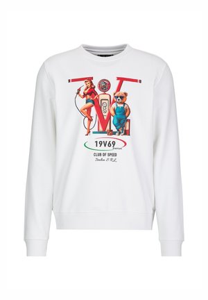 Weißes Sweatshirt mit einer Retro-Tankstelle, einer Pin-up-Frau, die eine Zapfpistole hält, und einem Bären in Latzhose mit Sonnenbrille.