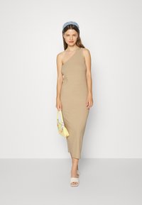Vero Moda Petite VMUDAVA ONE SHOULDER DRESS - Vestido de malha - irish cream