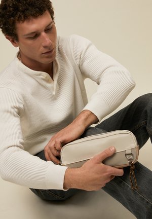 MISAKO BRISTOL - Pencil case - beige